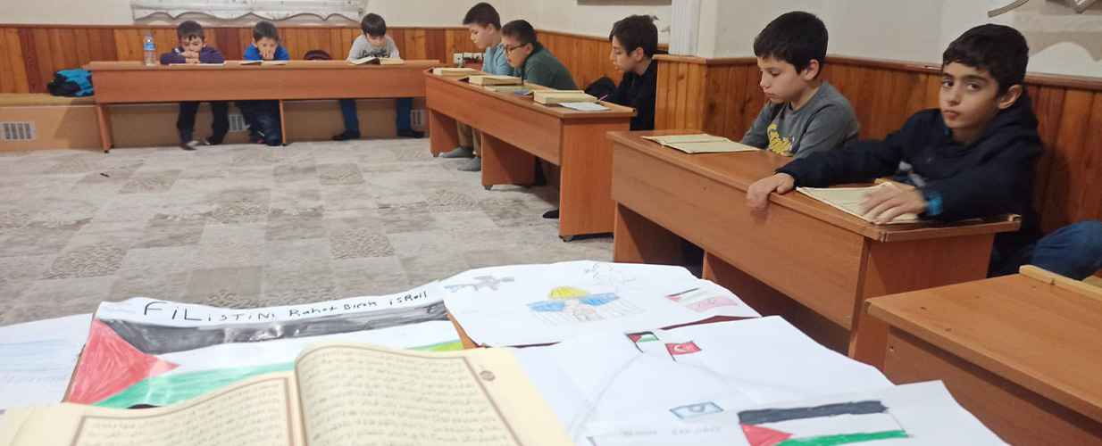 Kaşif Gruplarından Filistinli Kardeşleri İçin Resim Çalışması