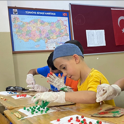 Küçükçekmece Yaz Etkinliklerinde Boncuk Boyama Atölyesi